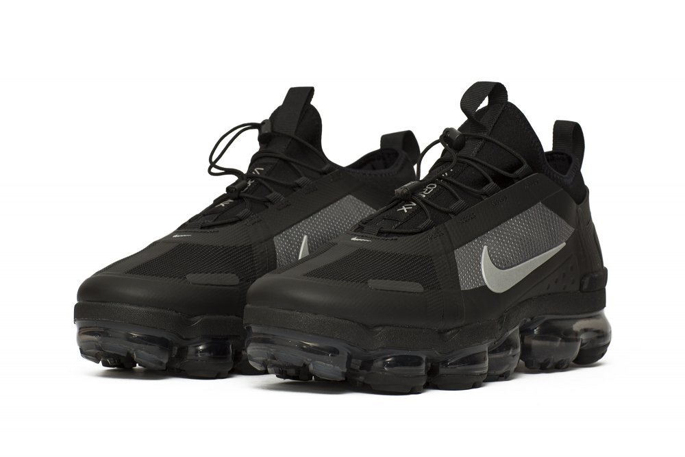 black and white vapormax 2019