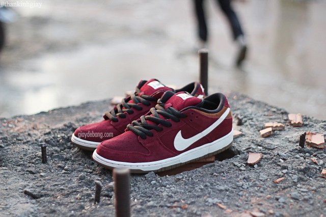 burgundy low dunks