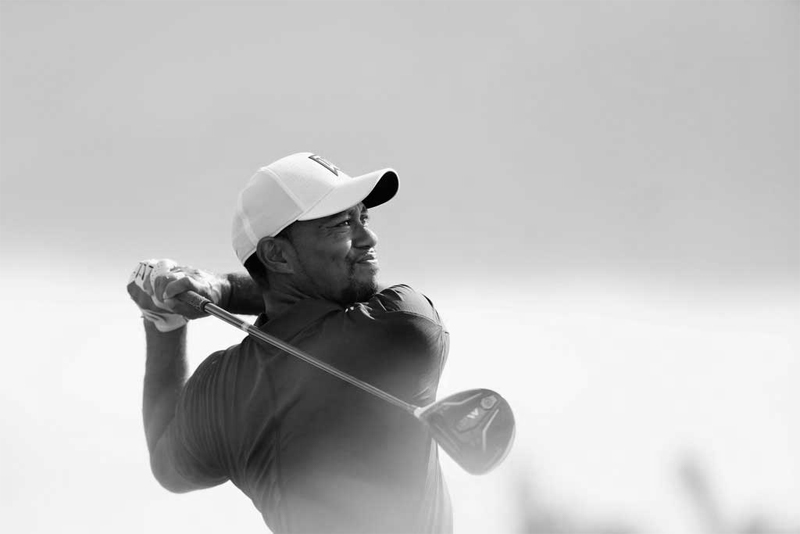 Тайгер Вудс (Tiger Woods) підписує контракт з Найк і переходить в клас професіоналів