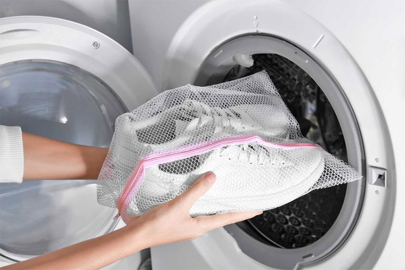 Стирка кроссовок в стиральной машинке: что нужно знать?